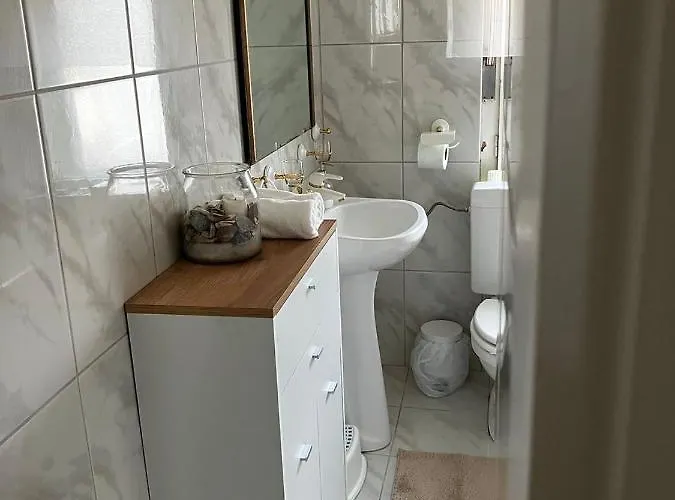 Tuender באלאטונפורד