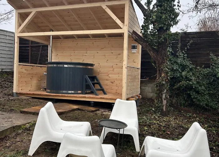 Tuender באלאטונפורד